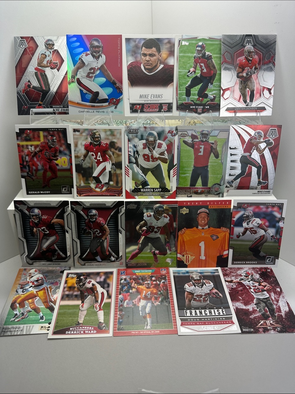 Bucs legends lot of 20 Winston/Dilfer rookies/Sapp/Brooks 2 Mike Evans rookies